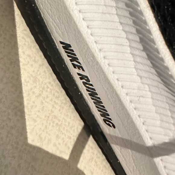 Nike running sneakers black and red 13 US - Picture 6 of 10